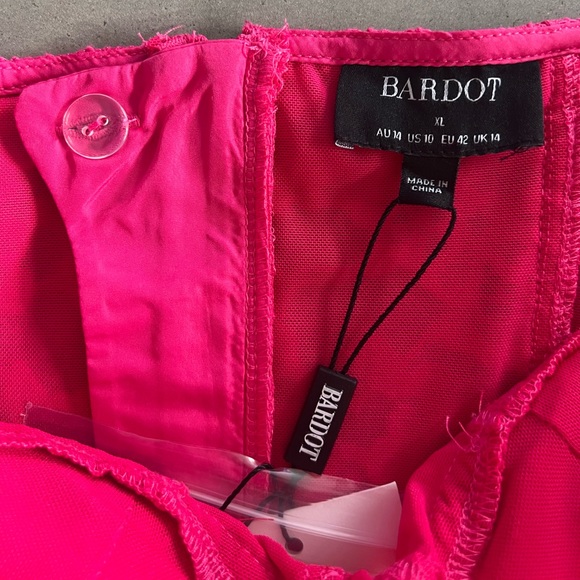 Bardot Oskar Lace Bodysuit in Hot Pink in XL - Picture 9 of 10